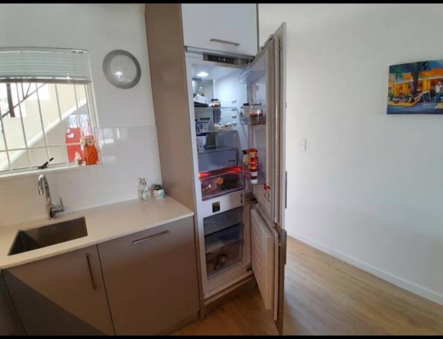 2 BEDROOM PROPERTY TO RENT IN VREDEHOEK